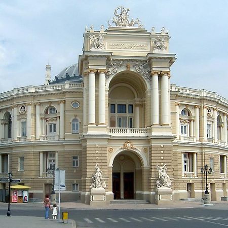 Vip Apartment Na Derebasovskoi Odesa Exterior photo